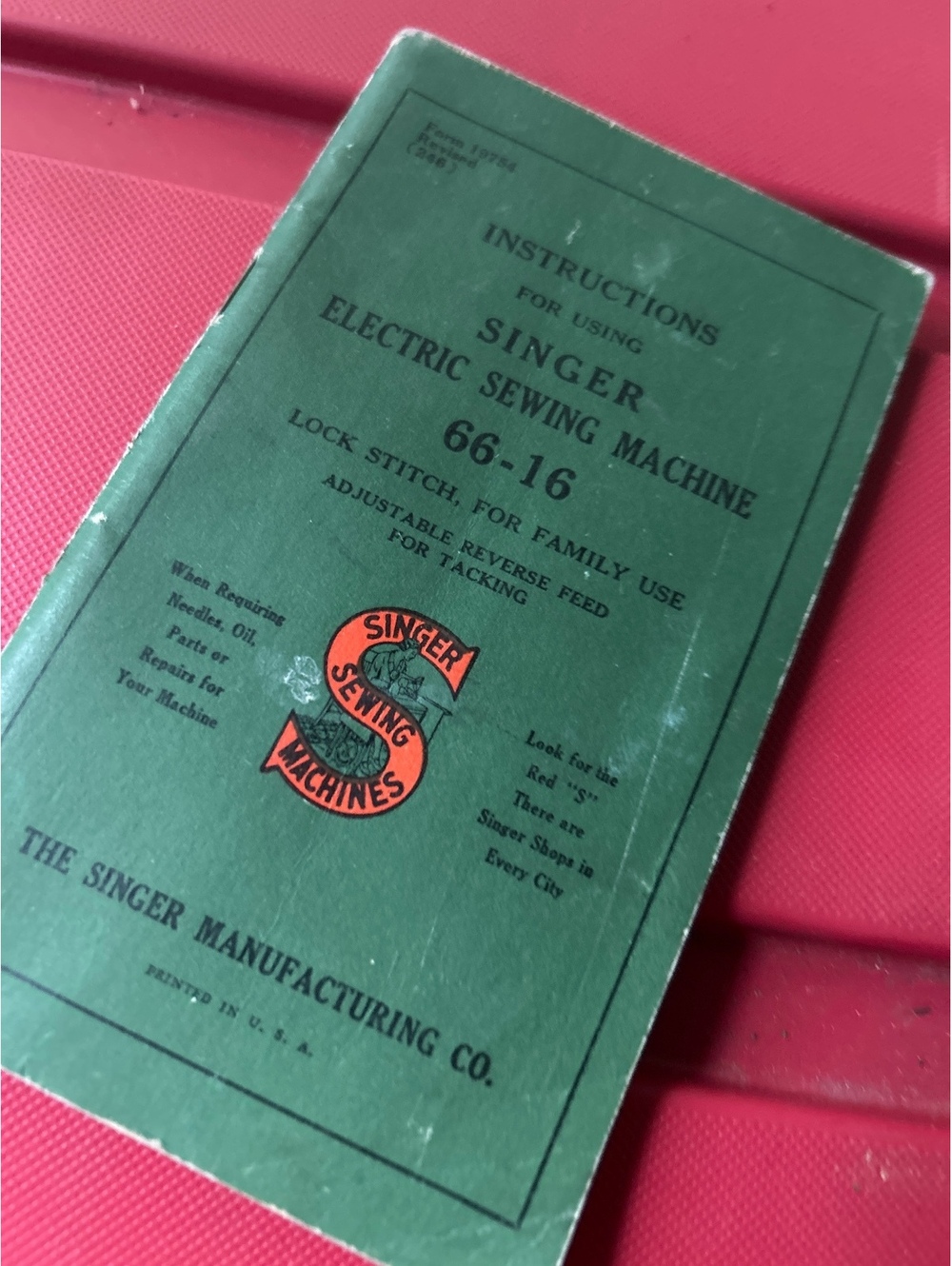 Singer, sewing machine booklet 66–16